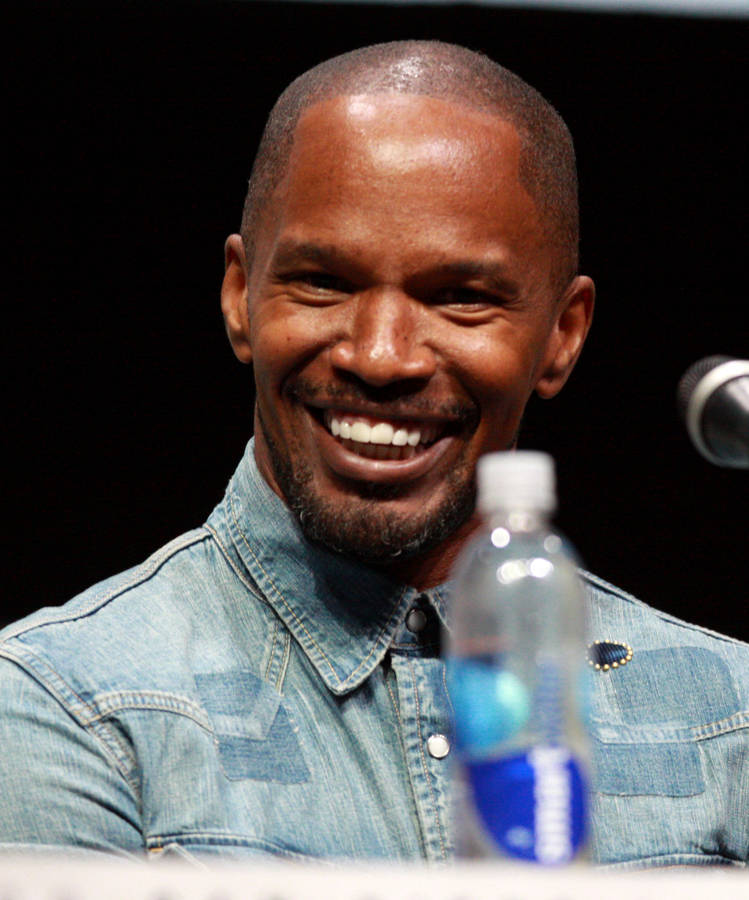 Happy Grinning Jamie Foxx Wallpaper