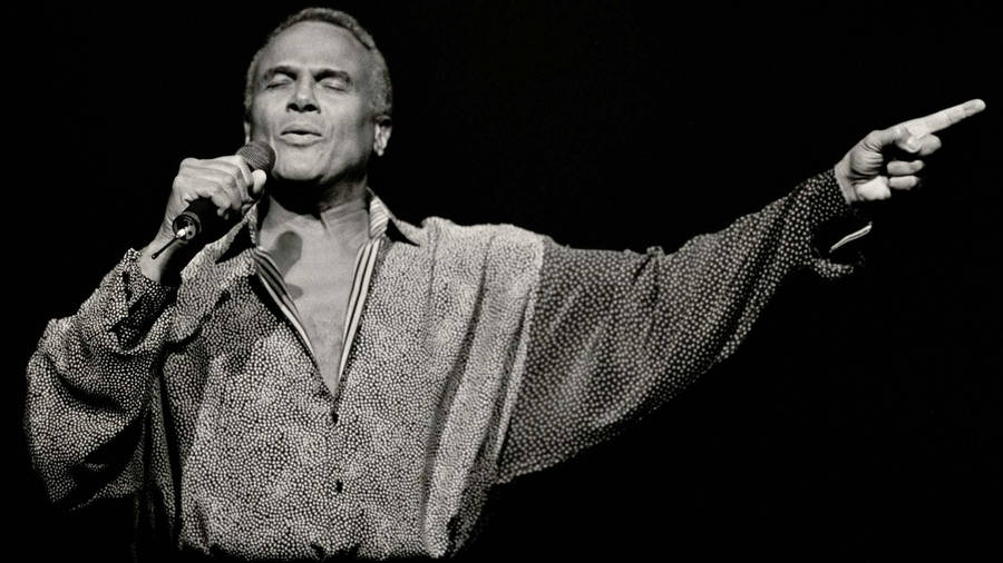 Harry Belafonte Black & White Concert Performance Wallpaper