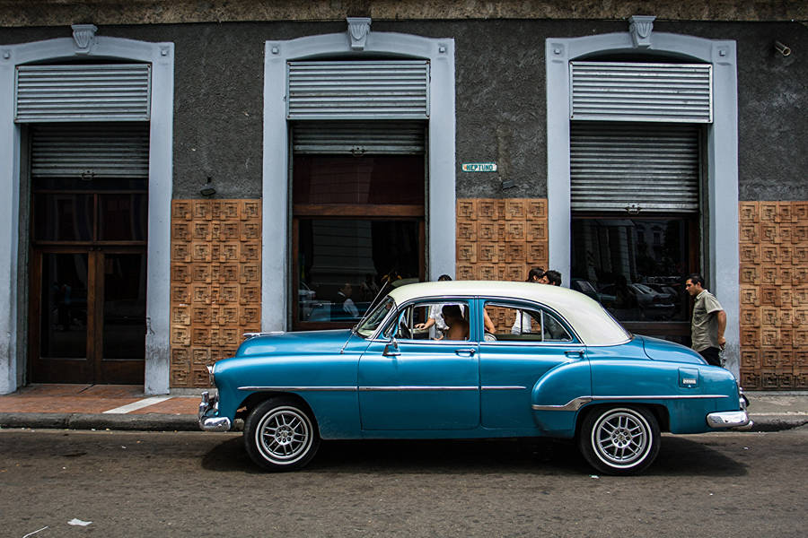 Havana Blue Car With Driver Wallpaper