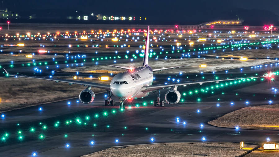 Hawaiian Airlines Plane Landing Wallpaper