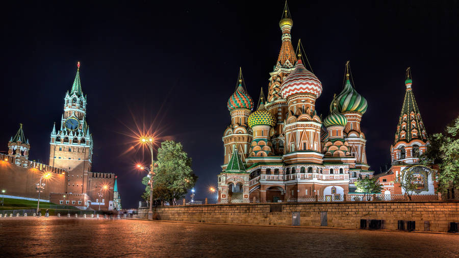 Heart Of Russia At Night Wallpaper