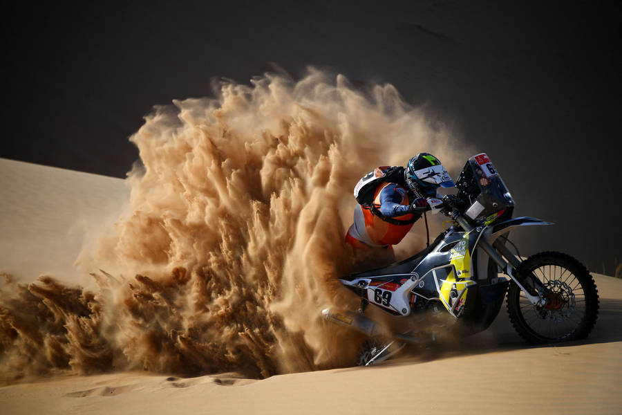 Heat And Engines Dakar Sands Wallpaper