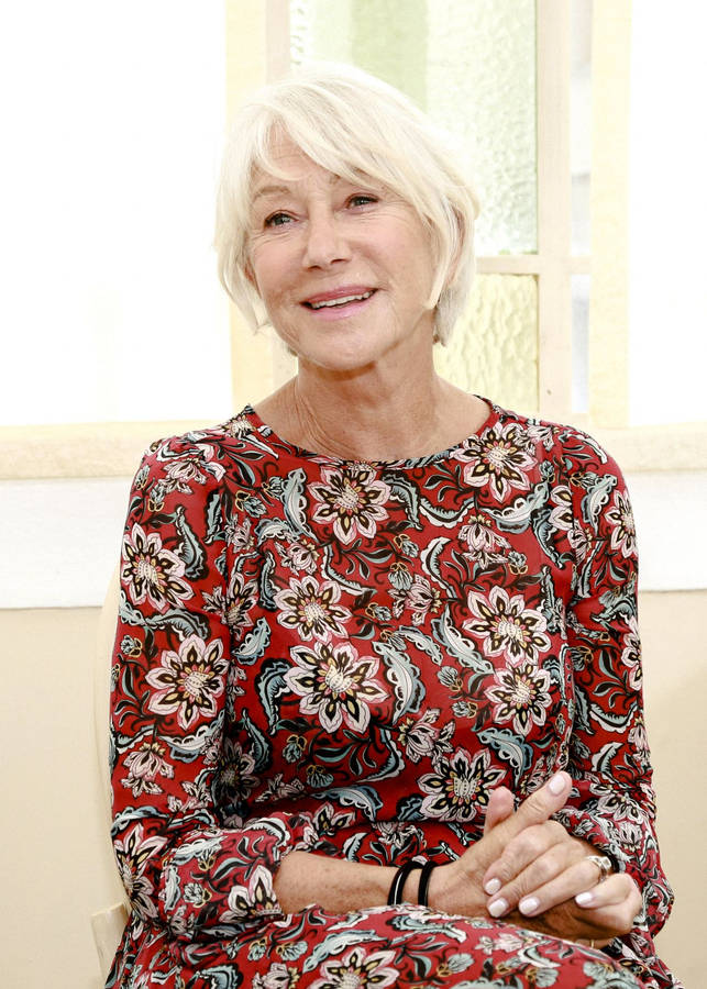 Helen Mirren Celebrity On Screen Wallpaper