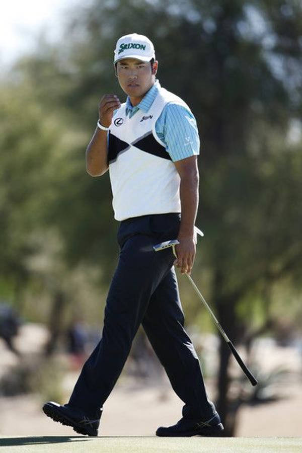 Hideki Matsuyama Examining The Hole Wallpaper