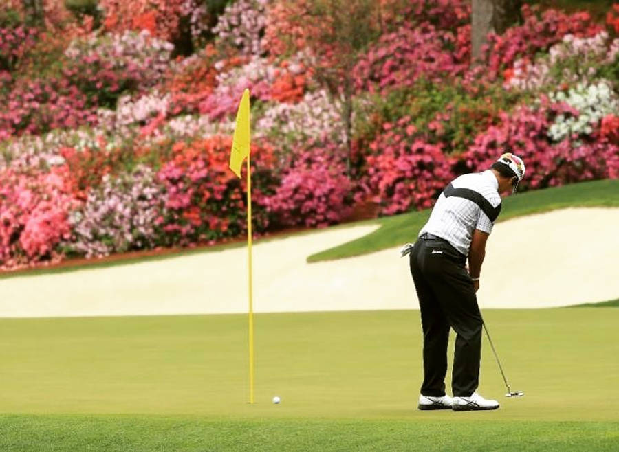 Hideki Matsuyama Skillfully Putting The Golf Ball Wallpaper