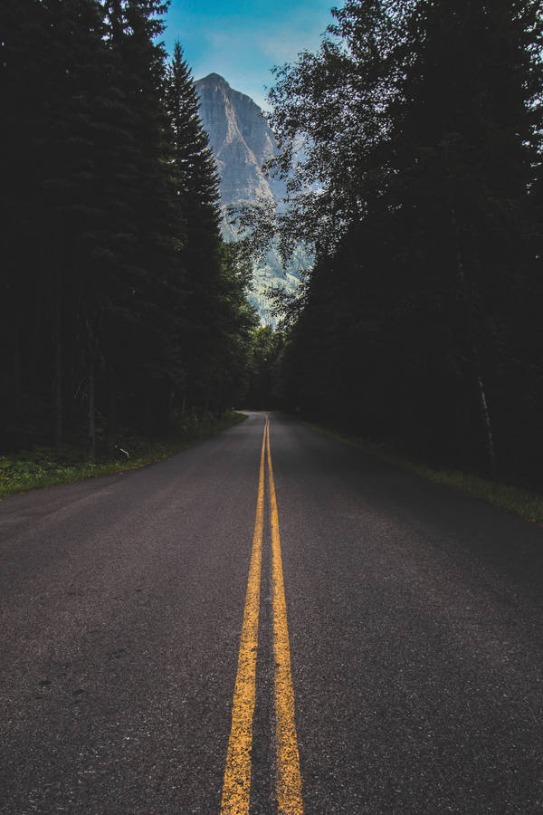 Highway Road In Montana Iphone Wallpaper