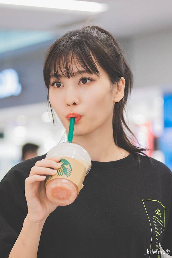 Hirai Momo Drinking Starbucks Wallpaper