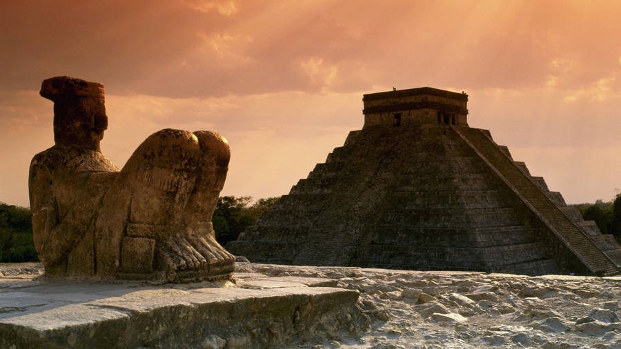 Historical Pyramid In Mexico Wallpaper