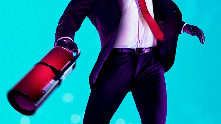 Hitman 2018 Agent Holding Fire Extinguisher Wallpaper