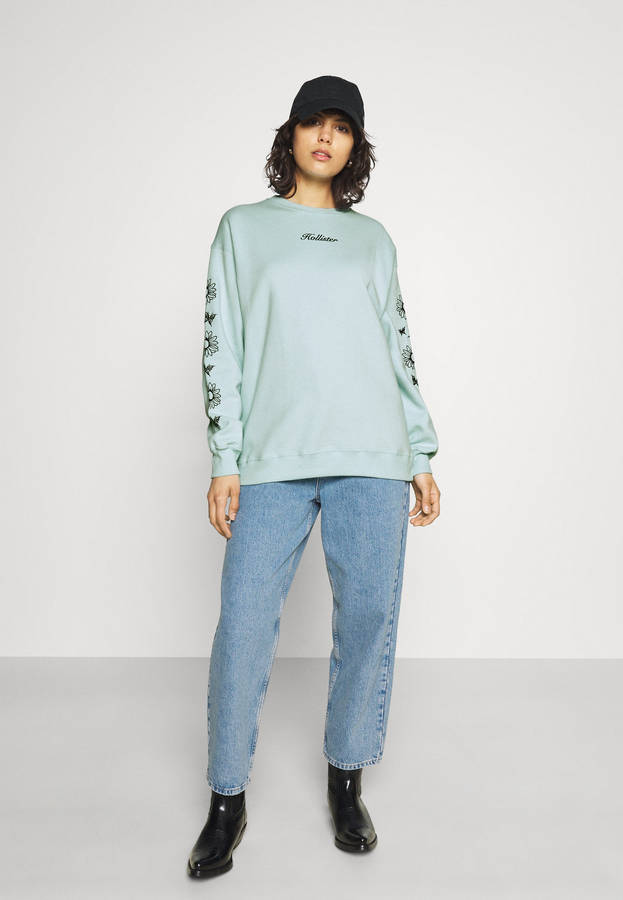 Hollister Pale Green Sweatshirt Wallpaper