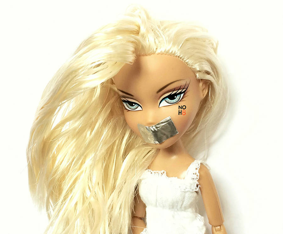 Hostage Bratz Aesthetic White Doll Wallpaper