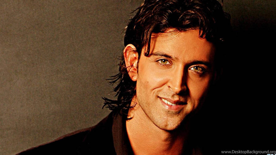 Hrithik Roshan Close-up Smiling Photograph Wallpaper