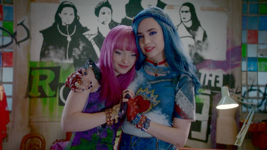 Hugging Mal And Evie Descendants 2 Wallpaper