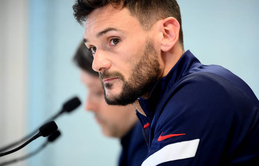 Hugo Lloris Side Glance Wallpaper