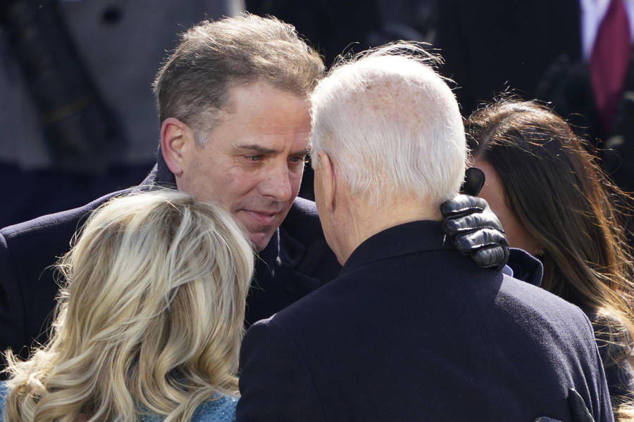 Hunter Biden Hugs Father Wallpaper