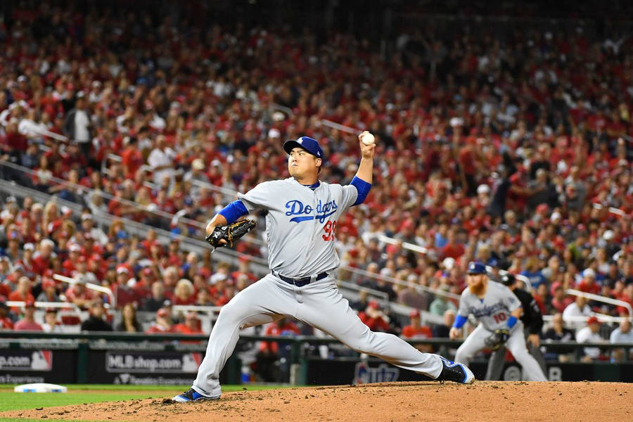 Hyun Jin Ryu And The Audience Wallpaper