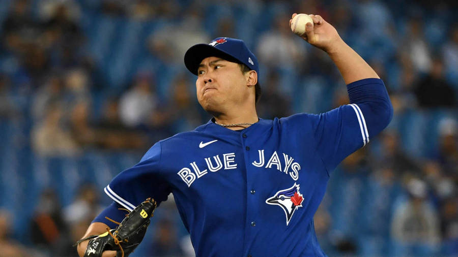 Hyun Jin Ryu In Action, Wearing Dark Blue Uniform Wallpaper