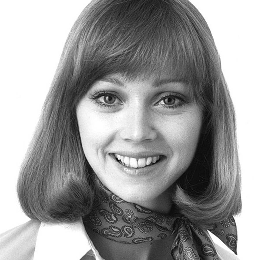 Iconic American Actress Shelley Long In Her Prime Years Wallpaper