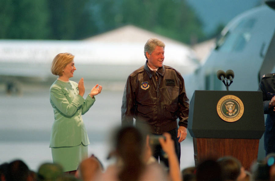 Iconic Image Of Former President Bill Clinton And First Lady Hillary Clinton Wallpaper