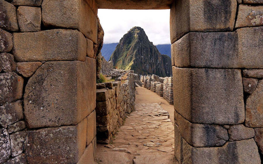 Iconic Inca Civilisation In Machu Picchu, Peru Wallpaper