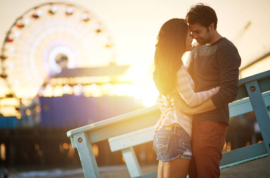 In Love Couples Ferris Wheel Wallpaper