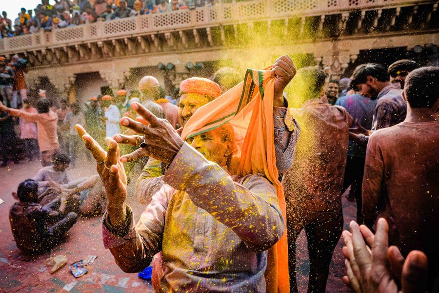 India Holi At Temple Wallpaper