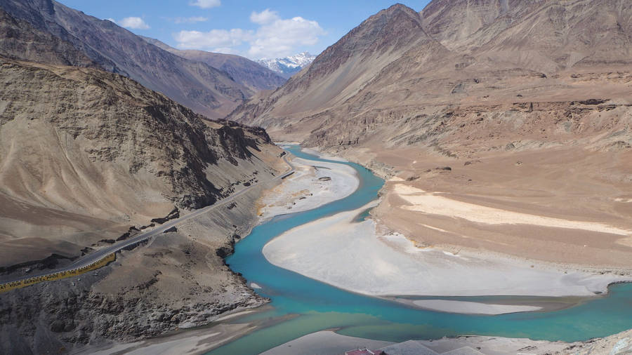 Indus Canyon In Pakistan Wallpaper