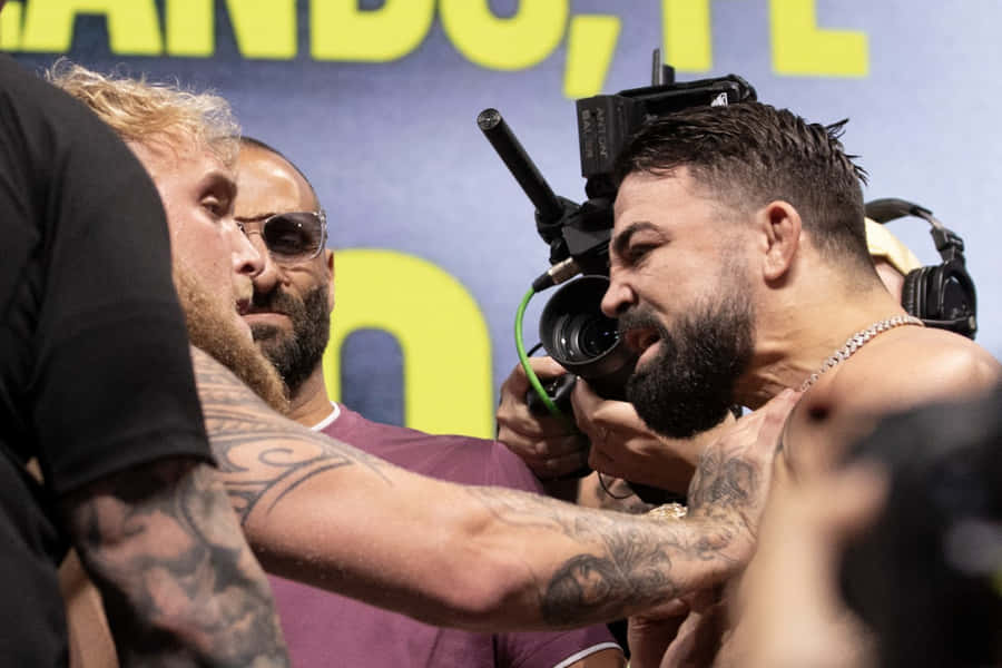 Intense Faceoffat Weigh In Wallpaper