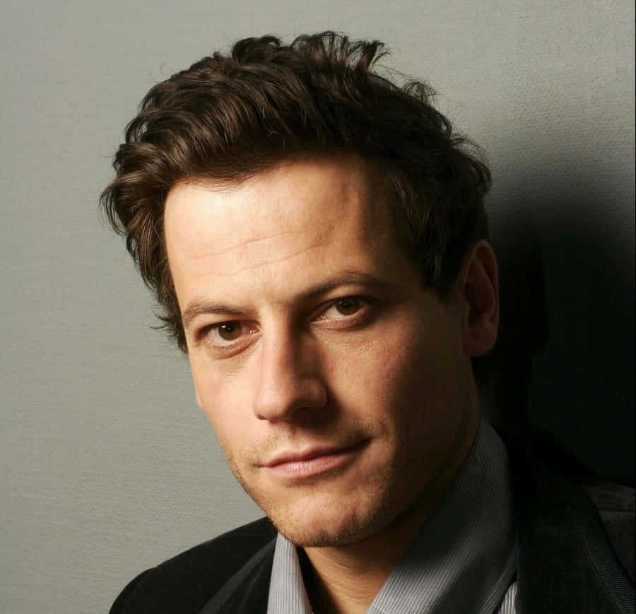 Ioan Gruffudd 1696 X 1638 Wallpaper