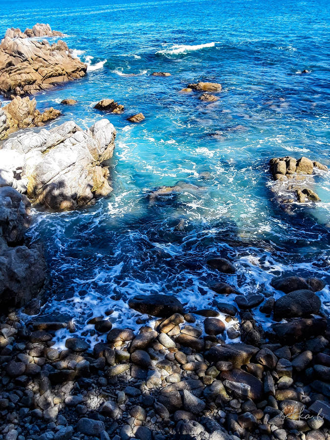 Iphone 7 Beach Shore With Rocks Wallpaper