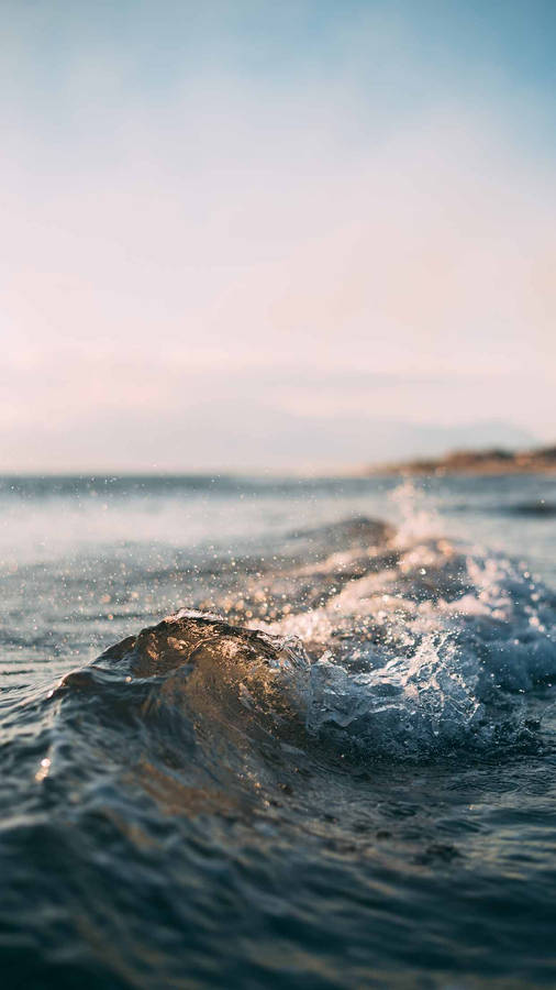 Iphone Xs Ocean Waves Close Up Wallpaper