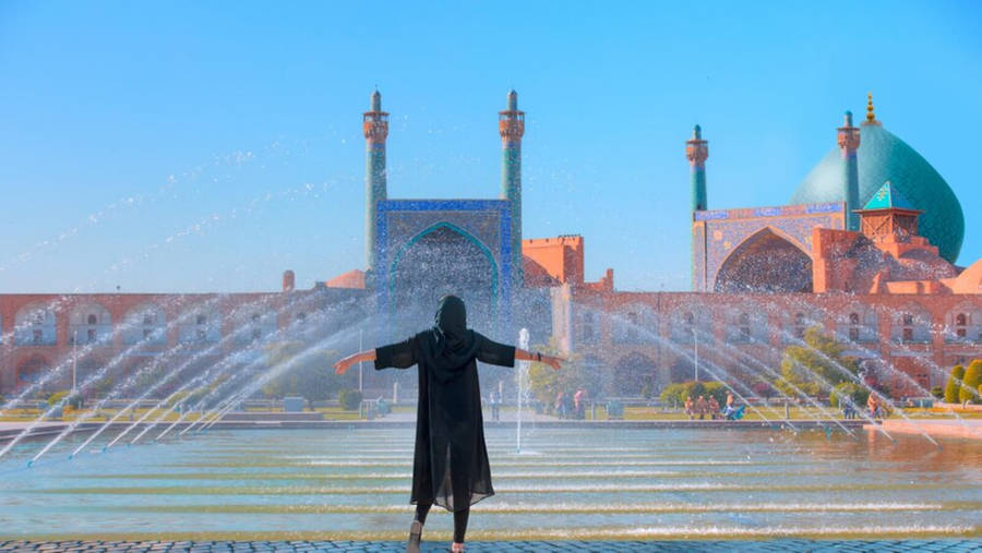 Iran Woman By The Fountain Wallpaper