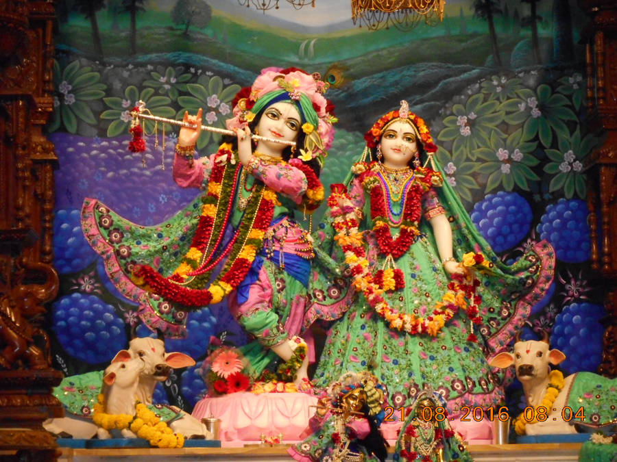 Iskcon Statue Of Krishna And Radha Wallpaper