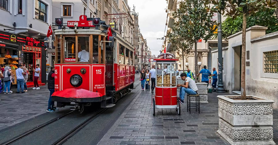 Istanbul's Taksim Square Wallpaper