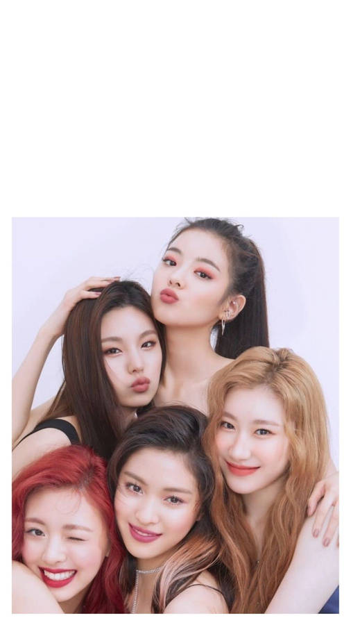 Itzy Magazine Cover Wallpaper