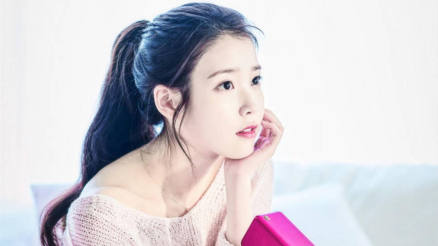 Iu Angelic Face Wallpaper