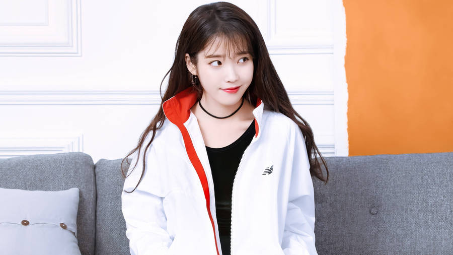 Iu In White Jacket Wallpaper