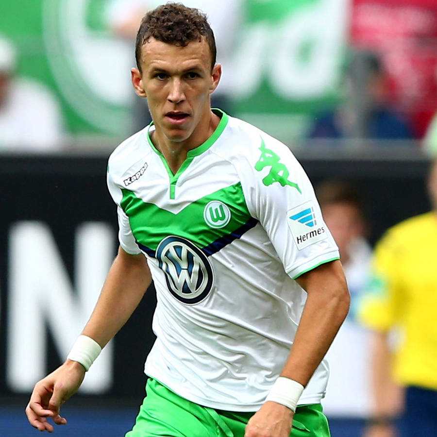 Ivan Perisic In Green Jersey Wallpaper