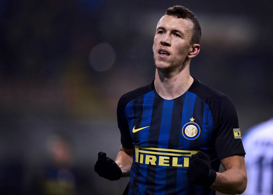 Ivan Perisic Wearing Gloves Wallpaper