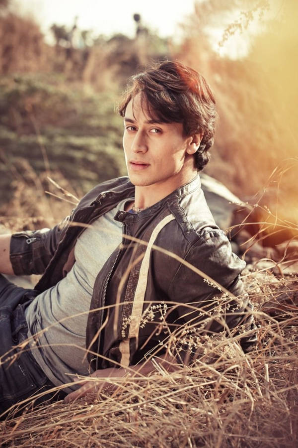 Jai Hemant Tiger Shroff Wallpaper