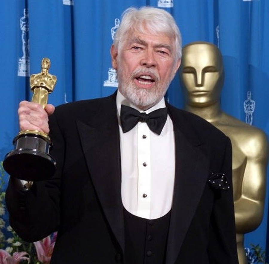 James Coburn With His Oscar Wallpaper