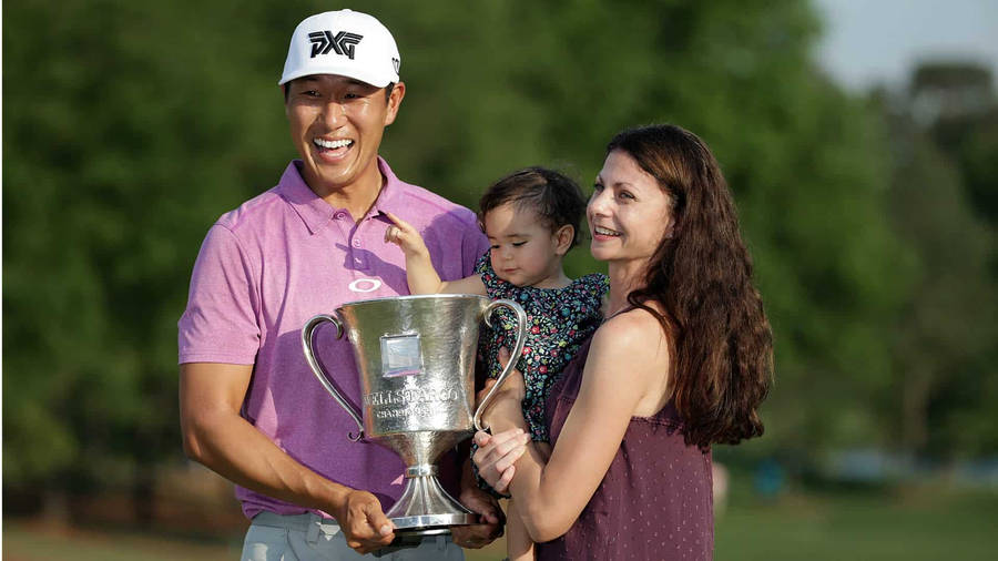 James Hahn With His Family Wallpaper