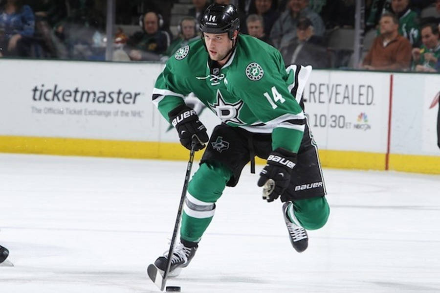 Jamie Benn Intense Playing Wallpaper