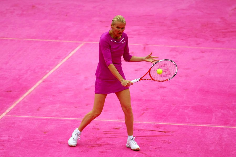 Jana Novotna Playing Tennis On A Pink Court Wallpaper