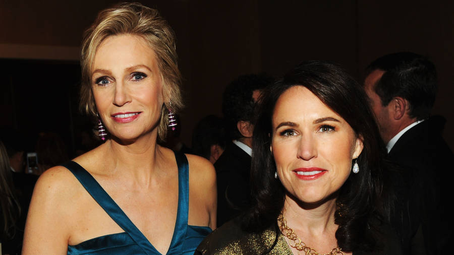 Jane Lynch With Lara Embry Wallpaper