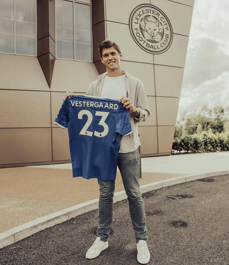 Jannik Vestergaard With His Jersey Wallpaper