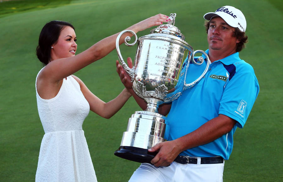 Jason Dufner Carrying His Huge Trophy Wallpaper