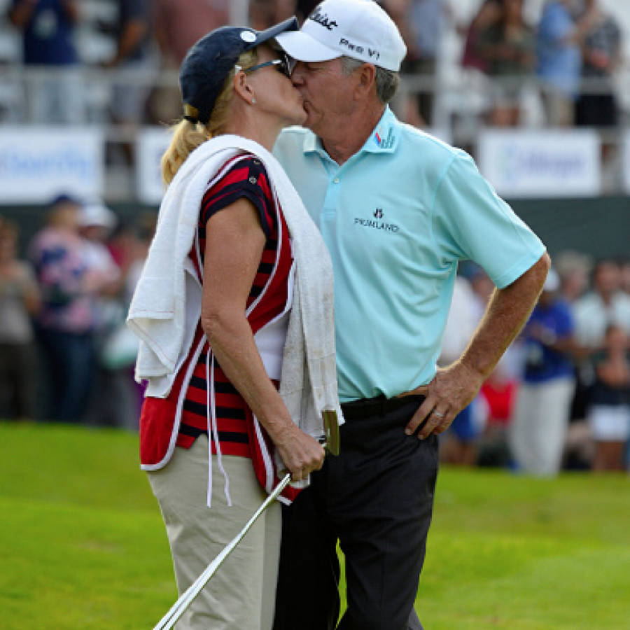 Jay Haas Kissing Wife Wallpaper