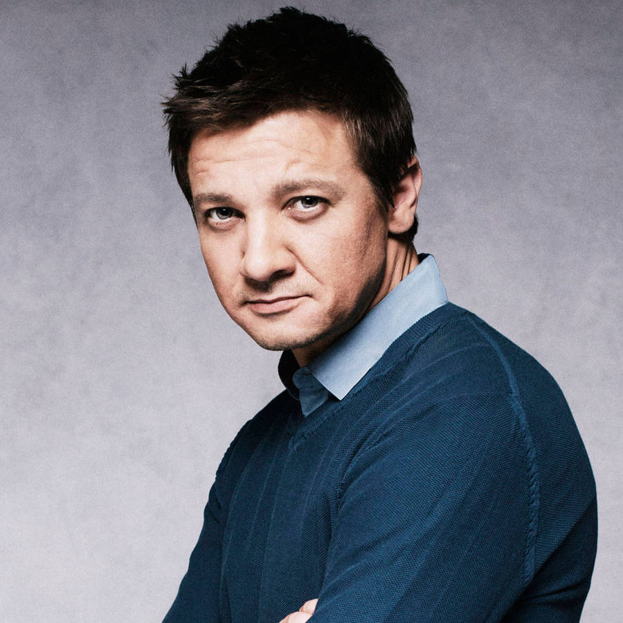 Jeremy Renner In Blue Long Sleeves Wallpaper