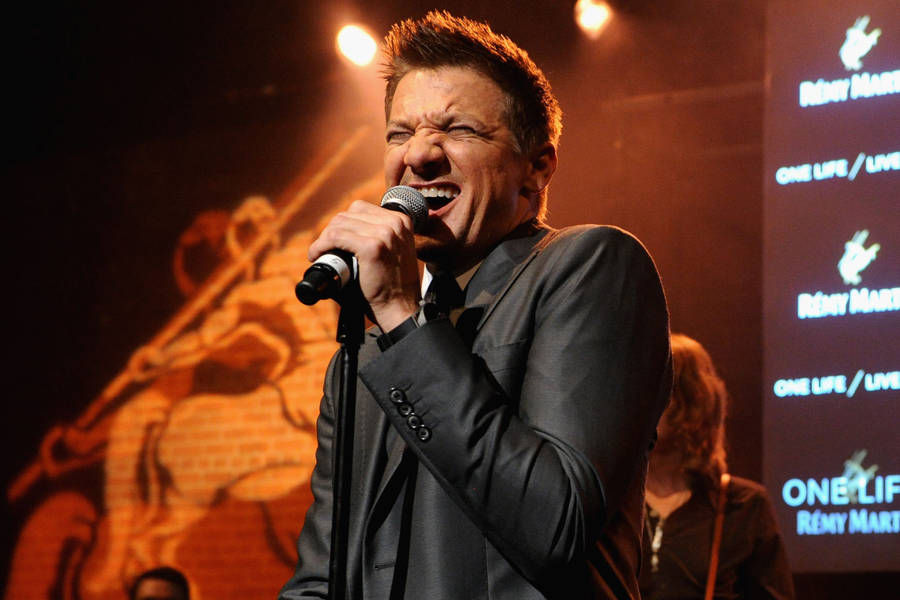 Jeremy Renner Singing Wallpaper